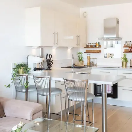 1bdr Flat With A Sea View/terrace, Parking & Wifi アパート *