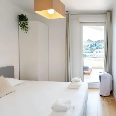 1bdr Flat With A Sea View/terrace, Parking & Wifi