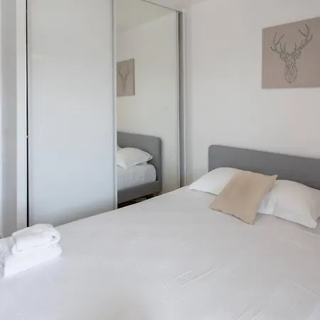 アパート 1bdr Flat With A Sea View/terrace, Parking & Wifi