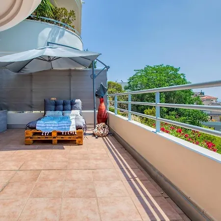 1bdr Flat With A Sea View/terrace, Parking & Wifi アパート